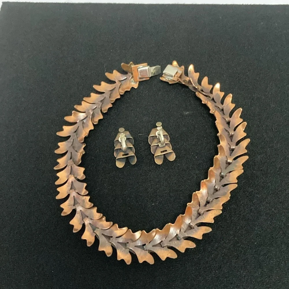 Rebajas Vintage mid century copper cascading leaf choker necklace and earrings - Picture 2 of 5